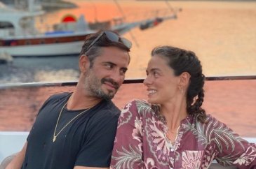 Özge Özpirinçci ve eşi Burak Yamantürk'ten aşk pozu