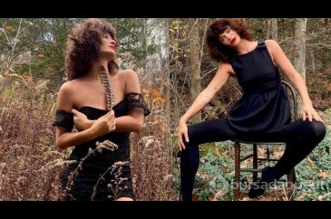 Helena Christensen'den iddialı pozları
