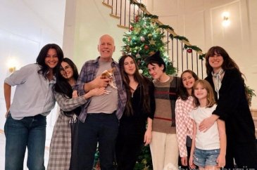 Afazi hastalığına yakalanan Bruce Willis dede oluyor