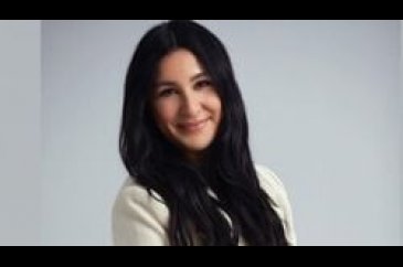 Yasemin Sakallıoğlu, Burak Özçivit ile dalga geçti