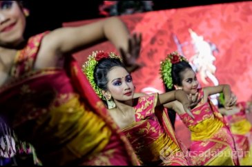 Bali'de Denpasar Festivali düzenlendi