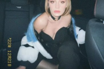 Gizem Karaca'nın dekolteli pozu beğenildi!
