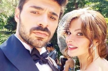 Sinem Ünsal ve Halit Özgür Sarı çiftinden kötü haber
