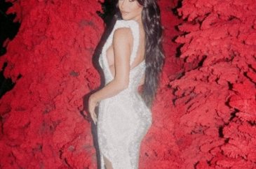 Kim Kardashian noel'i karnavala çevirdi