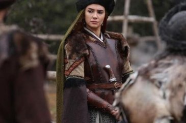 Leyla Lydia Tuğutlu karnı burnunda paylaşım yaptı

