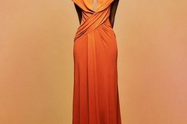 Mona Tougaard Alberta Ferretti'nin İlkbahar 2023 kampanyasının yüzü...
