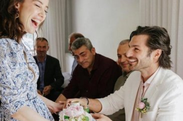 Özge Gürel ile Serkan Çayoğlu arasındaki diyalog dikkat çekti
