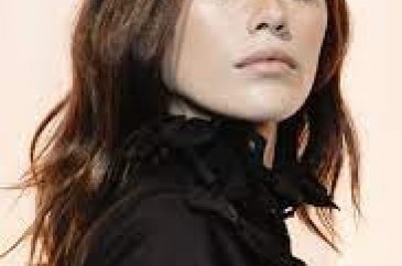 Kaia Gerber moda devi için kamera karşısına geçti