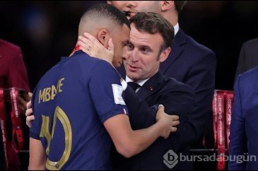 Macron'un dünya Kupası finalindeki davranışlarına 'yapmacık' tepkis...