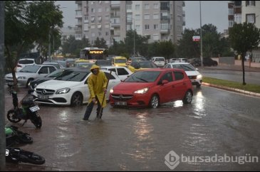 Antalya'yı sağanak vurdu