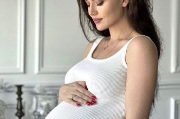 Fahriye Evcen ve Burak Özçivit ikinci kez anne baba olmanın mutlulu...