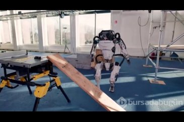 Boston Dynamics'in insansı robotu inşaat iskelesine çıktı