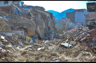 Deprem bölgesinde vesikalık fotoğrafla teşhis
