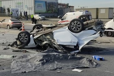 Genç sürücü kazada hayatını kaybetti.