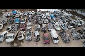 Depremde zarar gören araçlar dronla görüntülendi
