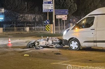 Kamyonet ile motosiklet çarpıştı