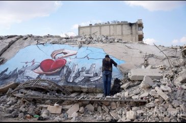 Suriyeli grafiti sanatçıları acılarını bu kez deprem enkazına resmetti