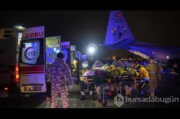38 yaralı depremzede, TSK'nın kargo uçağıyla İstanbul'a geldi.
