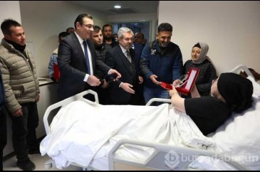 Madenciler, Aleyna'yı hastanede ziyaret etti