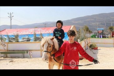 Depremzede çocukların psikolojileri için çeşitli aktiviteler düzenl...