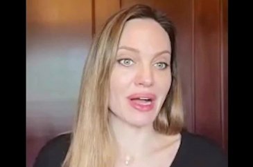 Angelina Jolie burnu kesilen Bibi Aisha ile konuştu