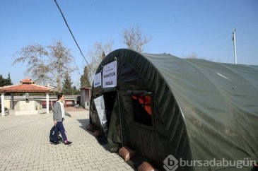 Depremzede öğrencilere çadırda eğitim 
