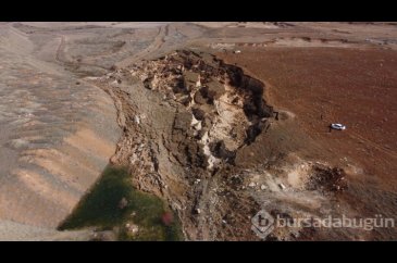 Kahramanmaraş'ta  depremde oluşan devasa yarık havadan görüntülendi