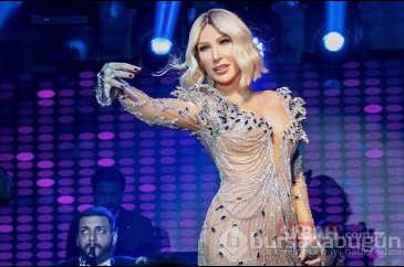 Seda Sayan yine bacaklarını inceltiyor