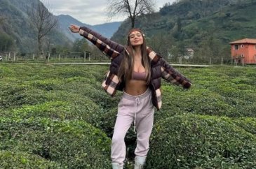Merve Taşkın dekolteli pozlarına yenisini ekledi
