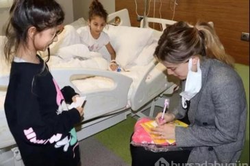 'Yasak Elma' oyuncuları depremzede çocukları ziyaret etti