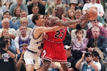 Michael Jordan'ın 1998 yılındaki NBA Finali ayakkabıları satışa çık...