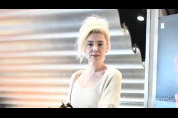 Güzel oyuncu Burcu Binici tepkisini dile getirdi
