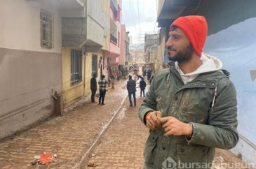 Yüzme antrenörü selde 5 çocuğu kurtardı