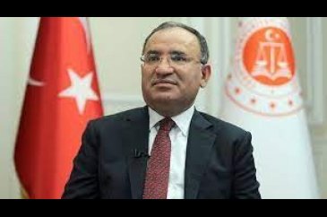 Okul müdürüne başörtüsü tepkisi: Çağdaş yobazlık