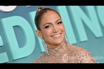 Cesur pozlar veren 53 yaşındaki Jennifer Lopez fit görüntüsünü neye...