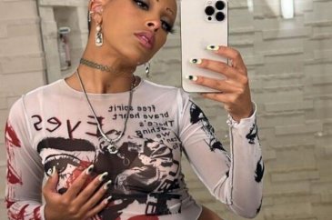 Göğüs küçültme ameliyatı olan Doja Cat açıklamalarıyla şok etti
