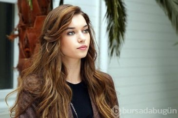 Güzel oyuncu Afra Saraçoğlu'dan iftar paylaşımı geldi