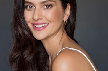 Bergüzar Korel, depremzedeler için topladıkları yardım parasını gös...