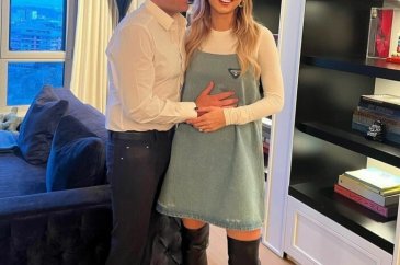 Nazlı Sabancı hamileliğinin 4'ncü ayında poz verdi