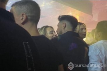 Futbolcu Jose Sosa iki çocuğunun annesiyle dudak dudağa yakalandı