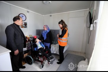 Depremzedelere medikal malzeme dağıtılıyor