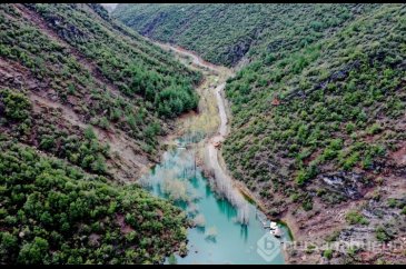 Depremin ardından meydana gelen heyelanla doğal gölet oluştu