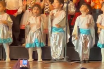 Fahriye Evcen oğlunun dans ettiği anları paylaştı