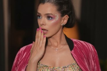 Özge Özpirinçci'nin doğum gününe ünlü akını
