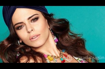 Ünlü şarkıcı Simge son klibinin kamera arkasını ekrana getiriyor
