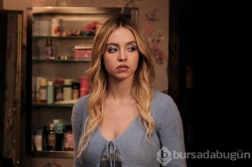 Sydney Sweeney göğüs dekoltesiyle mest etti! Paris Hilton dayanamadı