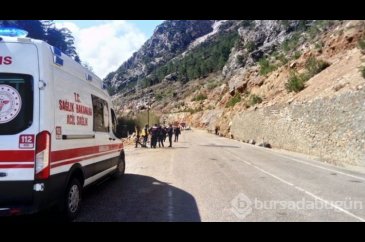 Adana'da üzerine kaya devrilen otomobildeki 4 öğretmen öldü!