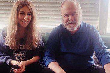 Oyuncu Zerrin Tekindor'un oğlu da kendi gibi ünlü çıktı!
