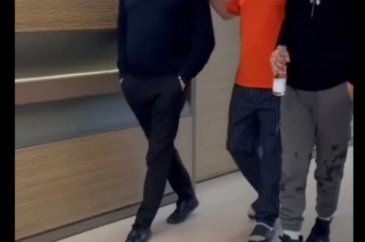 Ercan Saatçi ve Hakan Altun, kansere yakalanan Hüsnü Şenlendirici'y...