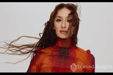 Fas'a giden Didem Soydan dekolteli pozuyla mest etti!